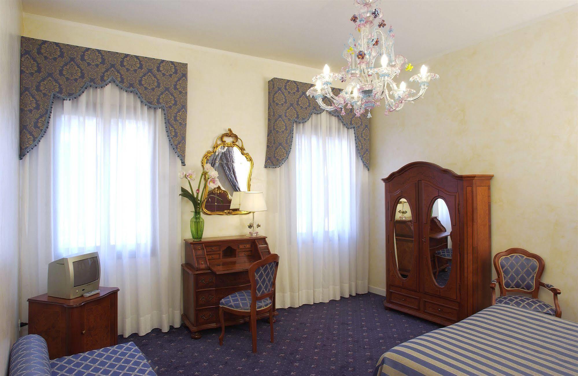 ונציה Hotel Locanda Canal חדר תמונה